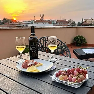 https://casetta-sole-superattico-con-terrazzo-vicino-san-pietro-new.it-romehotels.com