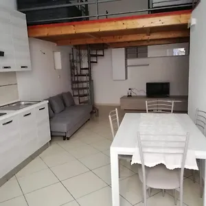 https://aurora-apartment-nel-cuore-di-napoli.hotels-amalfi.com